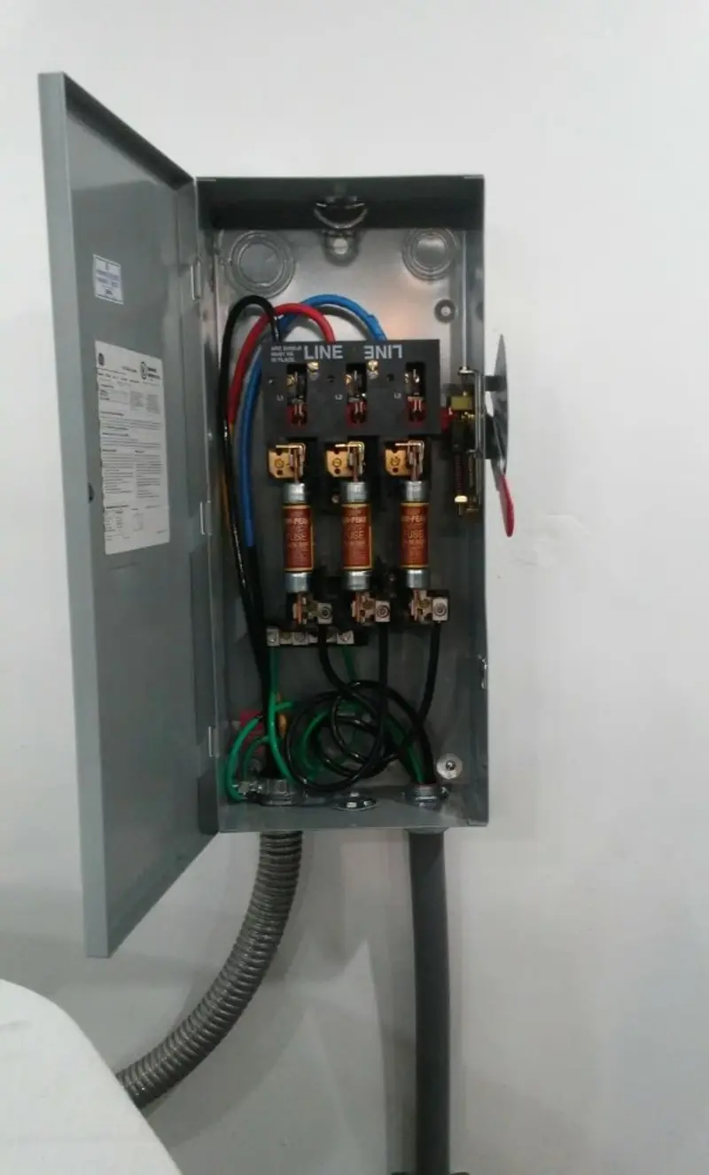 Three-phase disconnect switch installed for Smoke Detector Installation in Hartford